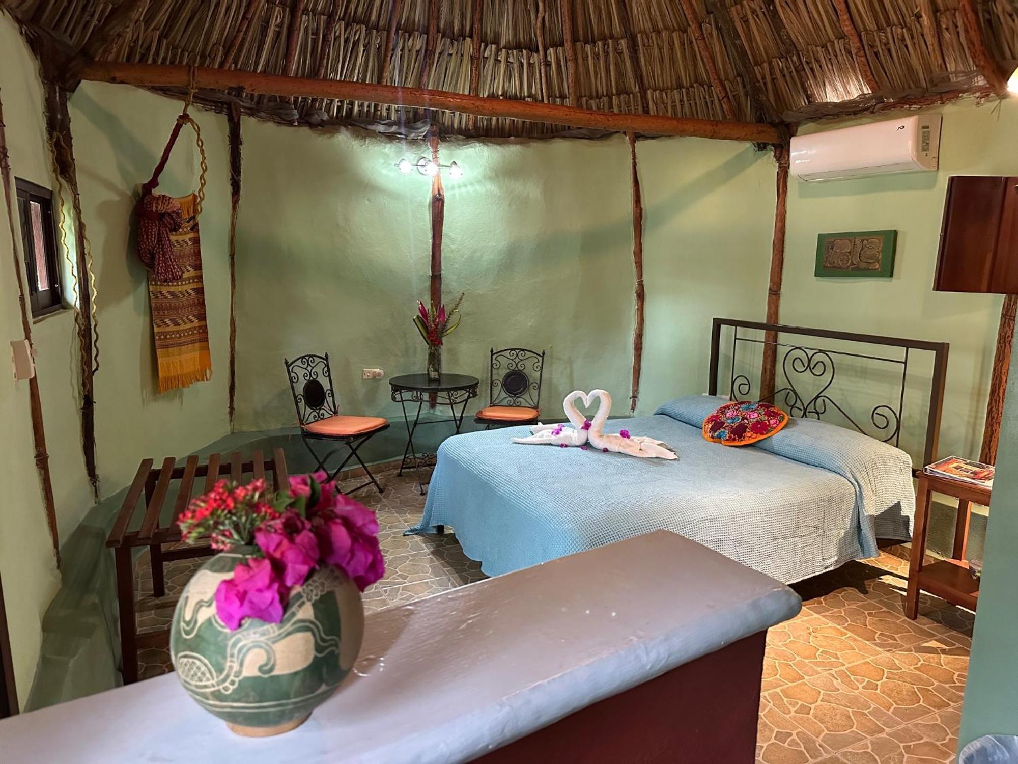 The Pickled Onion B&B And Restaurant Uxmal Santa Elena Exteriér fotografie